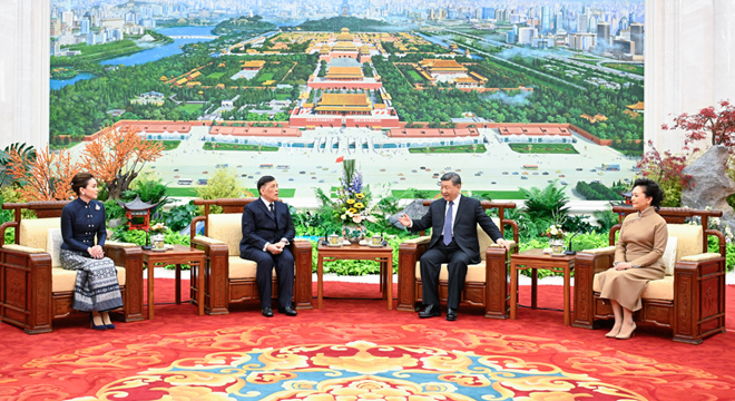 習近平會見泰國國王哇集拉隆功